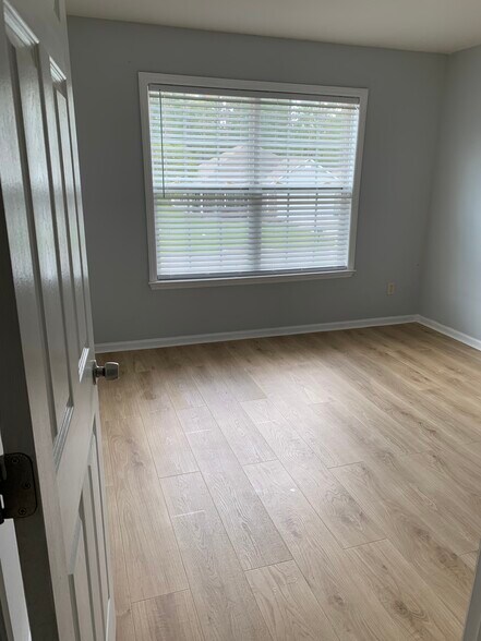 Bedroom - 2717 Pineview Dr