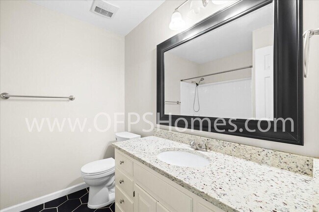Building Photo - 1112 Coral Dr