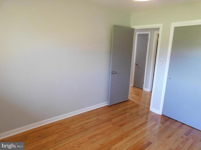 Building Photo - 1242 S Governors Ave