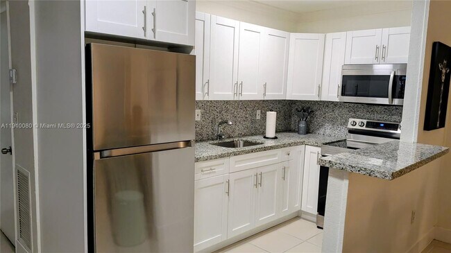 Building Photo - 3855 SW 79th Ave