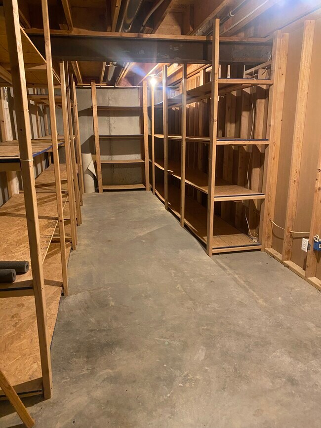 Building Photo - 246 N Ferrel St