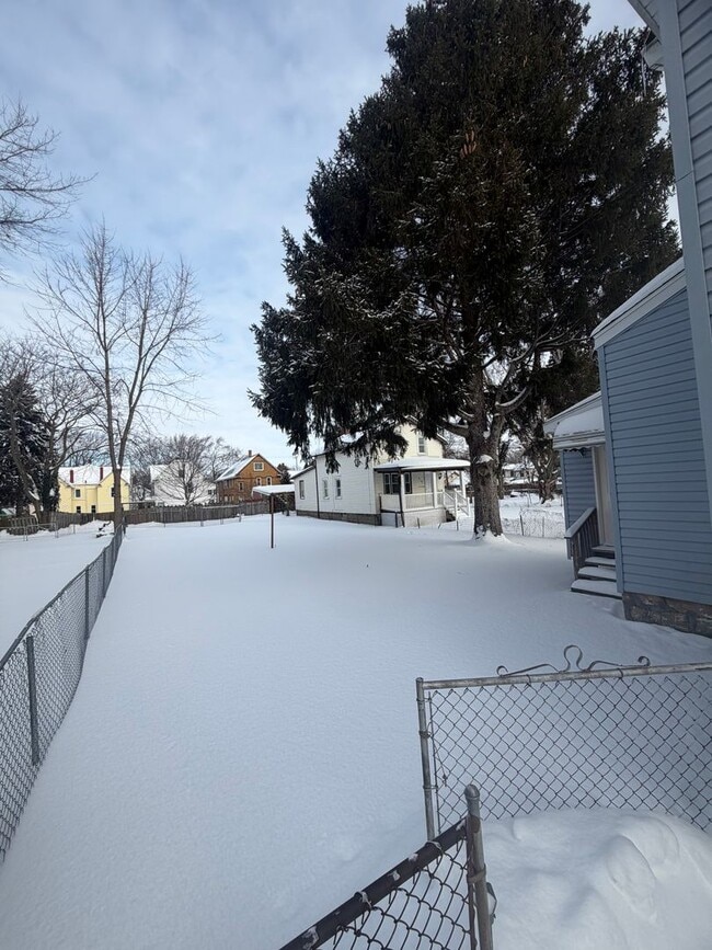 Building Photo - Ranch 3 Bedroom House