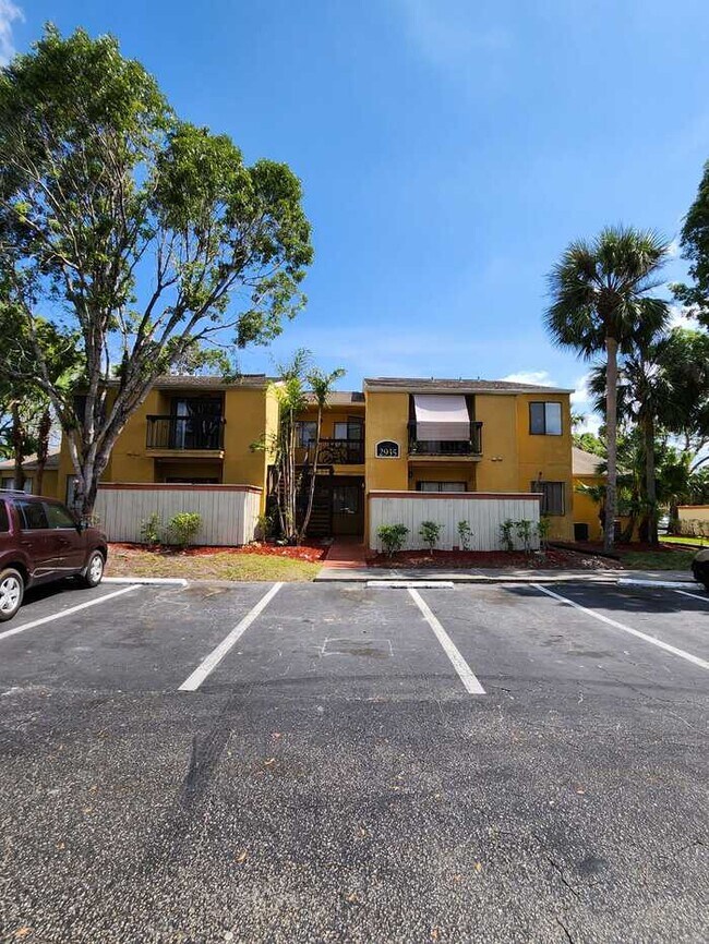 Building Photo - 2935 Winkler Ave