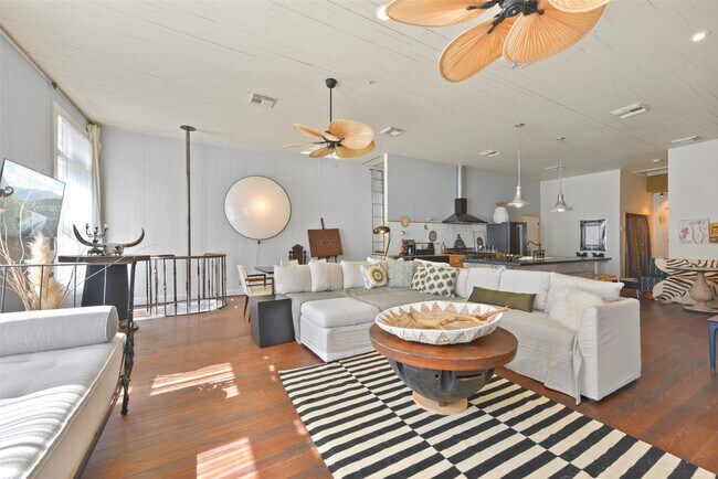 Building Photo - 1614 Avenue K