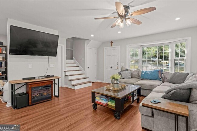 Building Photo - 541 N White St