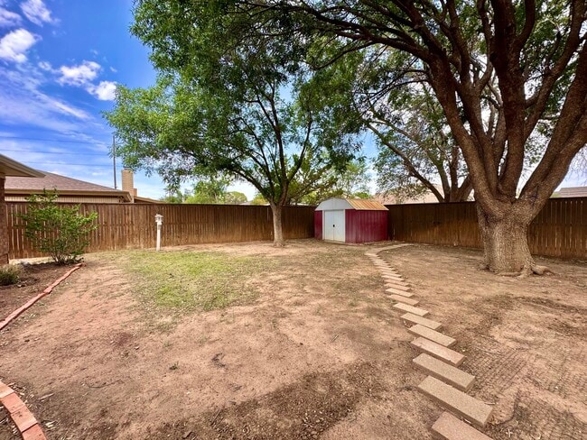 Building Photo - 510 N Gardner Ave