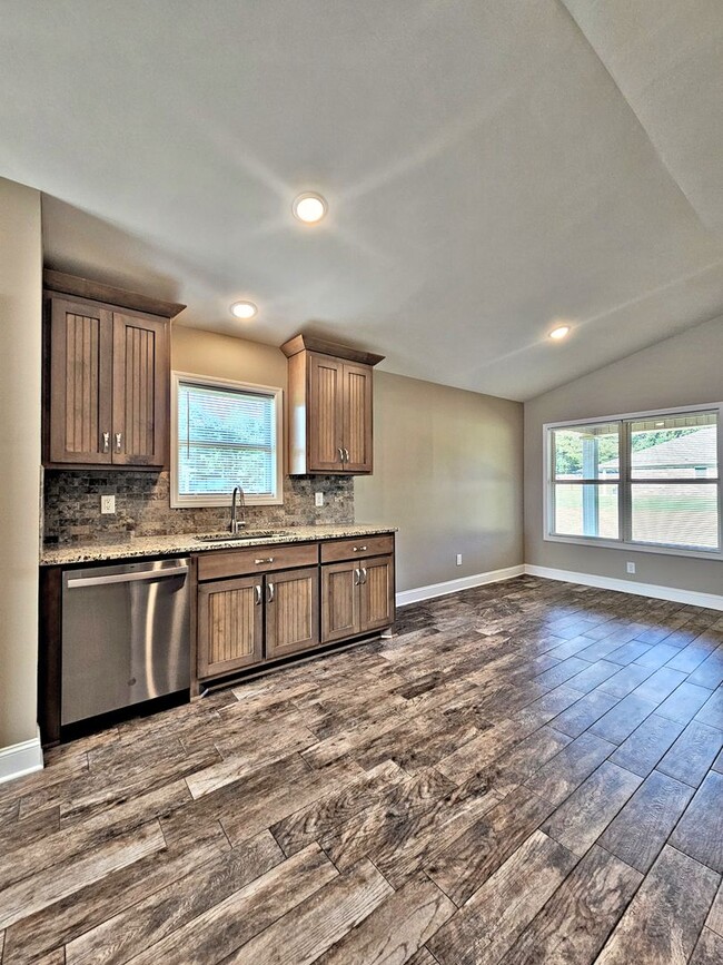 Building Photo - 717 Iron Wood Dr