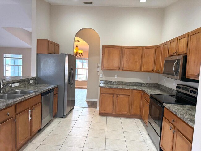 Building Photo - 549 SW Prater Ave