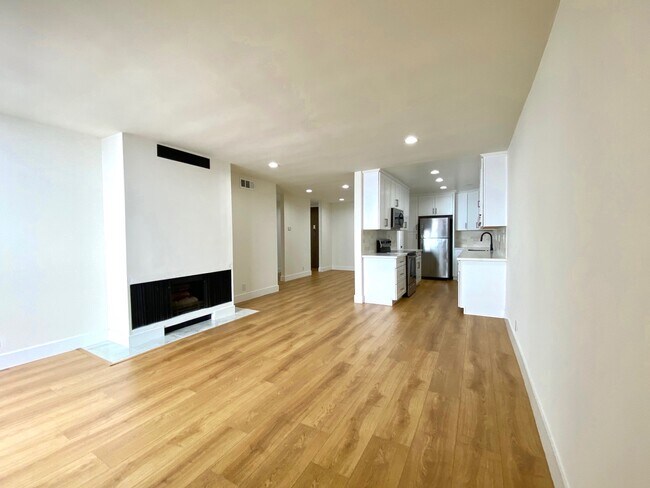 Building Photo - 1010 N Kings Rd