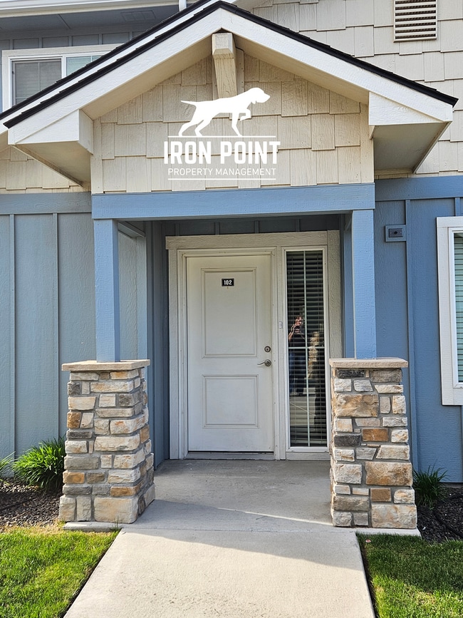 Building Photo - JE911