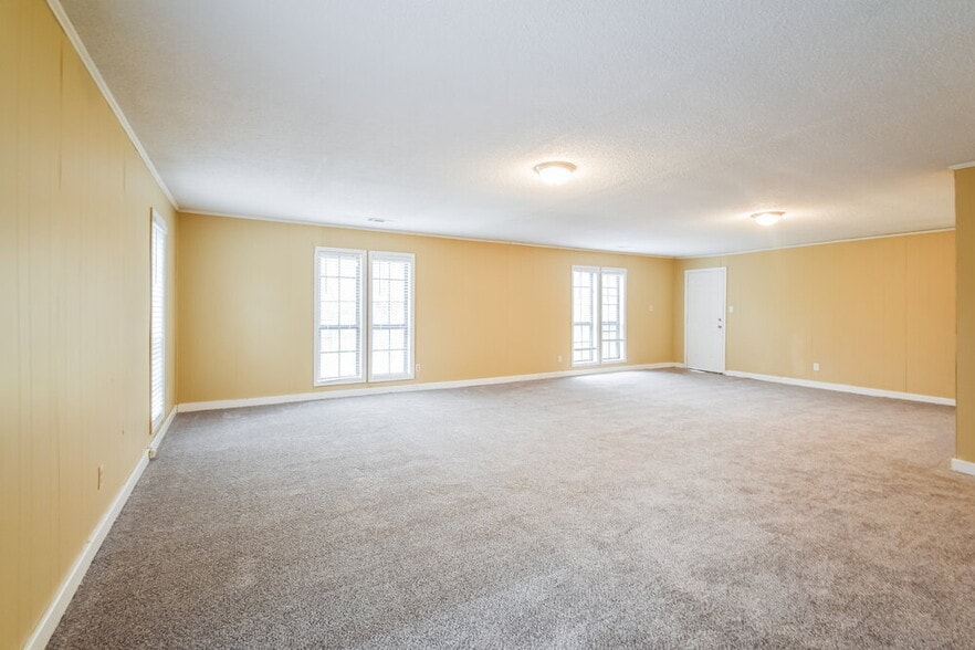 Building Photo - 2176 Woodfield Park Rd