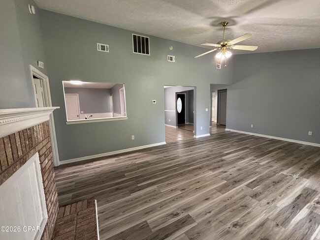 Building Photo - 6903 Ross Dr