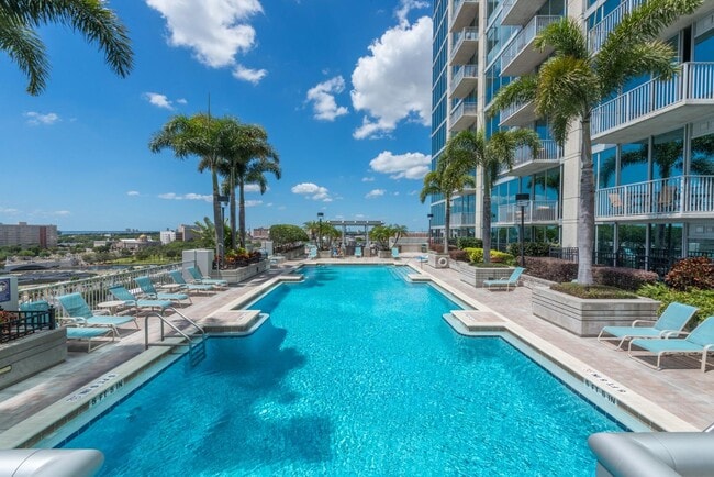 Building Photo - 777 N Ashley Dr