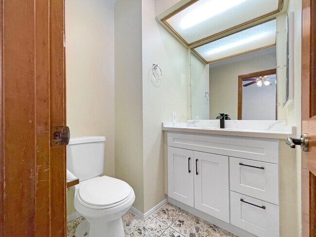 Building Photo - 379 N Mentor Ave