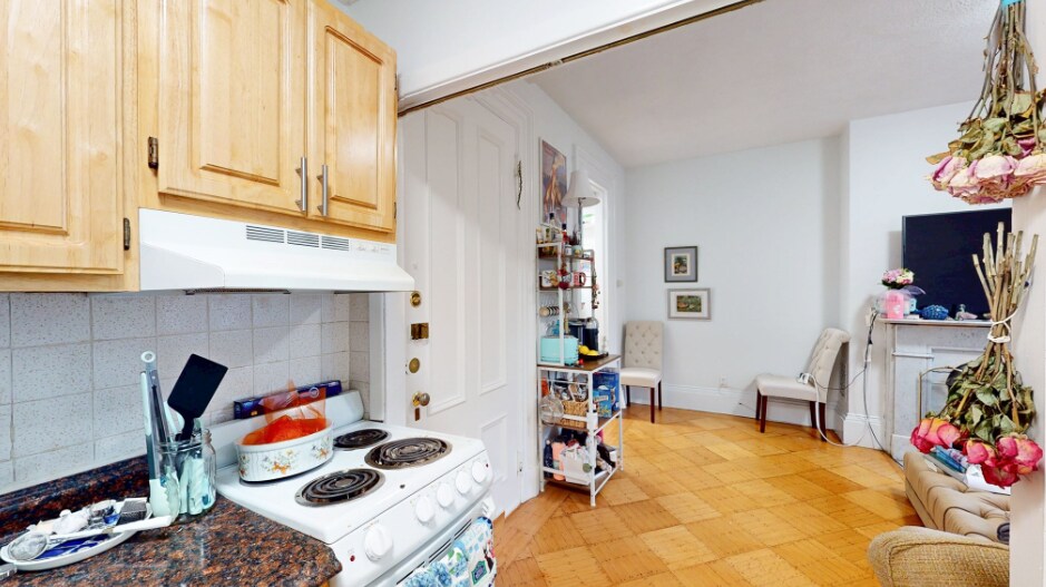 Building Photo - 482 Beacon St