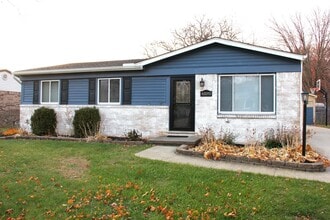 Building Photo - 43592 Champlain Ct