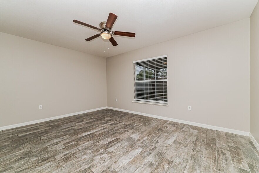 Building Photo - 17027 Ongar Ct