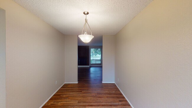 Building Photo - 1520 E Main St