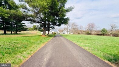 Building Photo - 3679 Pickertown Rd