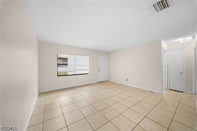 Building Photo - 5553 Fifth Ave