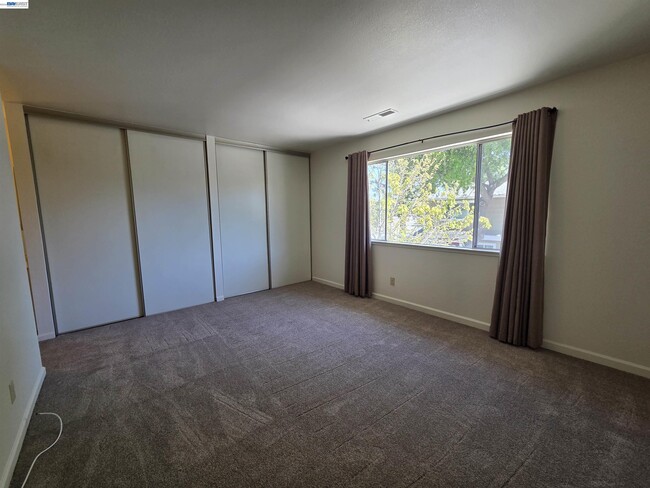 Building Photo - 7596 Silvertree Ln