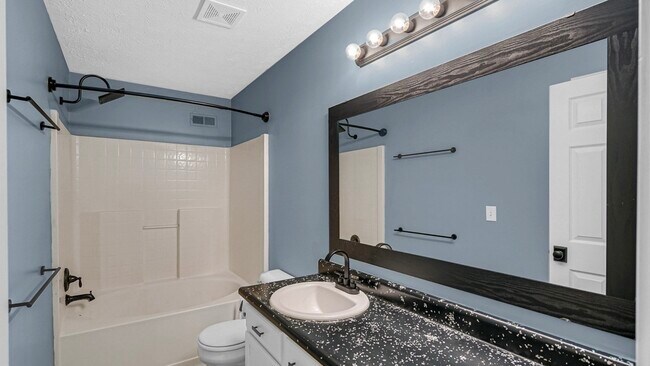 Building Photo - 4447 Connaught Dr E