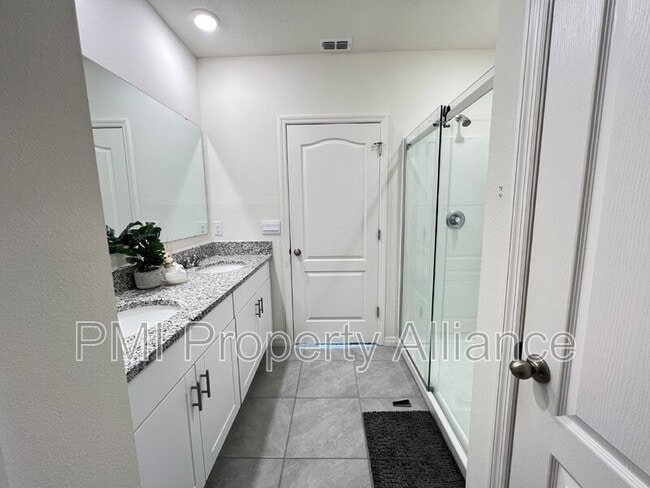 Building Photo - 617 Autumn Breeze St