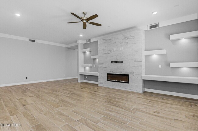 Building Photo - 13580 Lawkland St