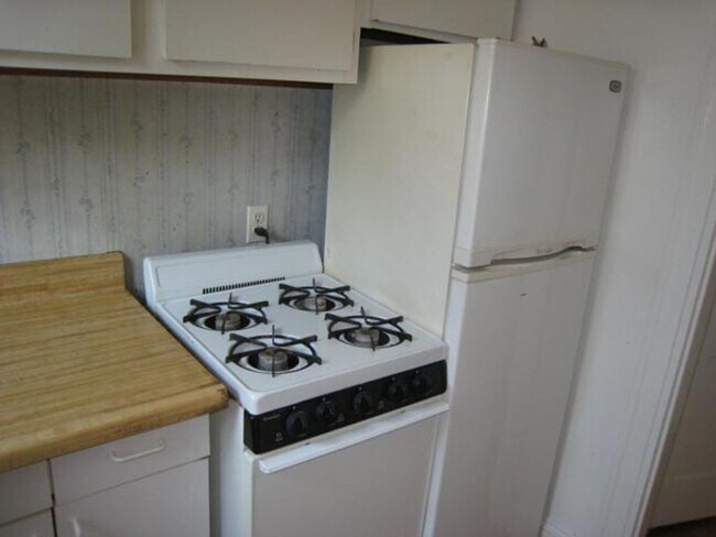Building Photo - $2,110 Brighton Studio | Short distance to Green Line | Budget-Friendly Brighton Living
