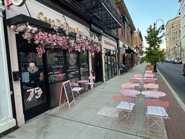 Building Photo - 108 Thomas St