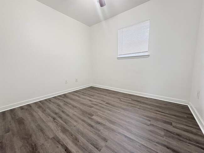Building Photo - 809 Briandav St