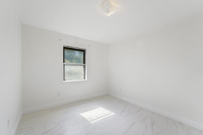 Building Photo - 9711 Bertwood St