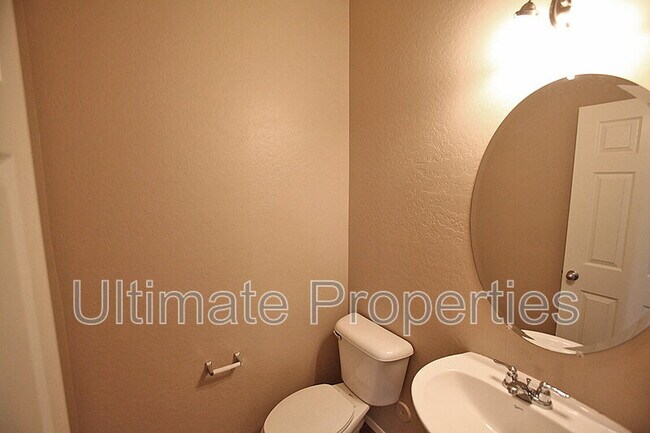 Building Photo - 8856 W Aster Dr