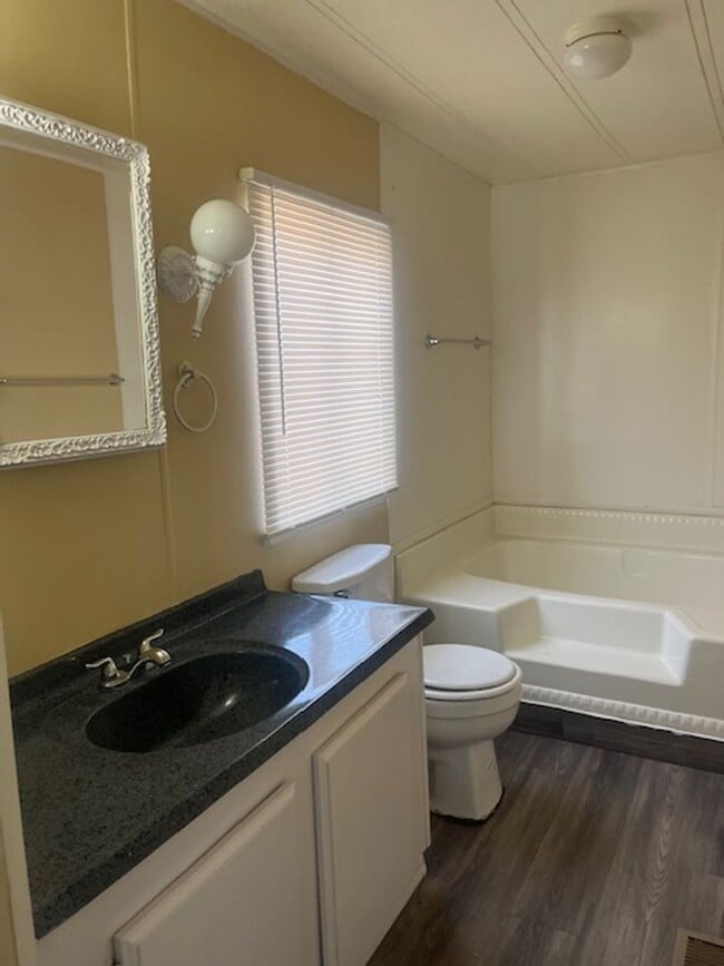 Building Photo - ***3 BEDROOM/2 BATHROOM IN DEWEY***