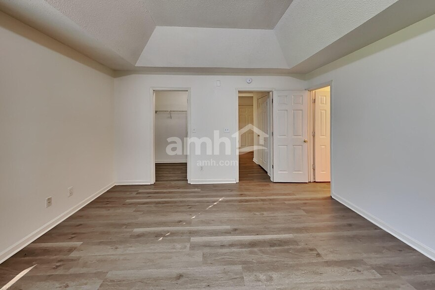 Building Photo - 2442 Country Lake Ln