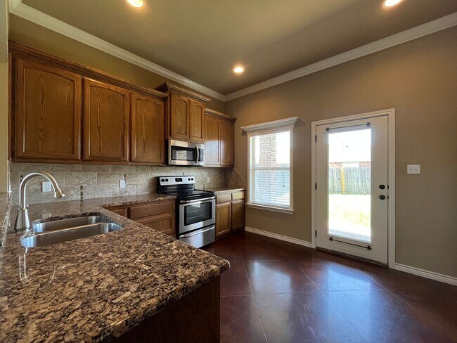Building Photo - Single Family Home:  4 bedroom, 2 bath