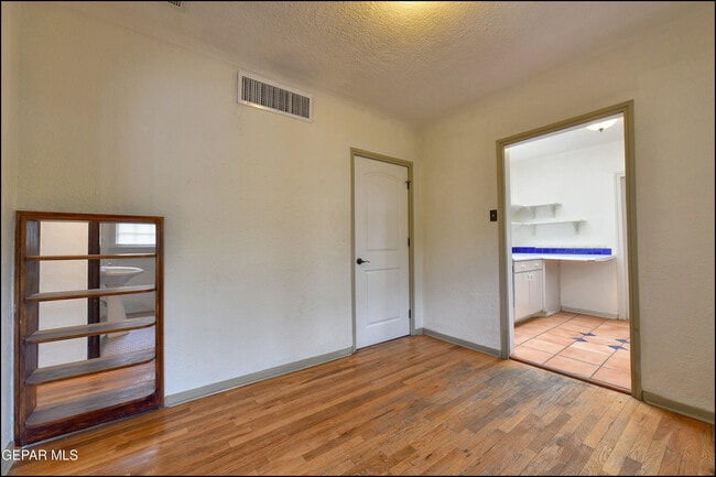 Building Photo - 1100 Kelly Way