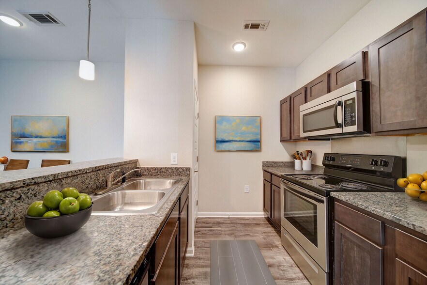 Building Photo - Hyde Glen Apartments