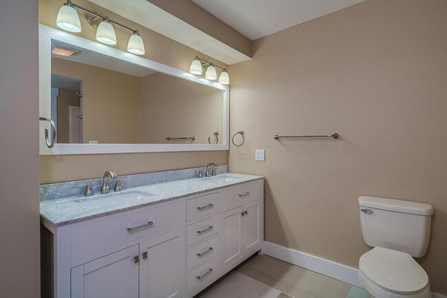 Building Photo - 7140 Buckhorn Ln