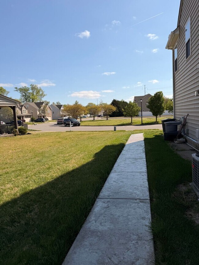 Building Photo - 42 Kilverstone Way