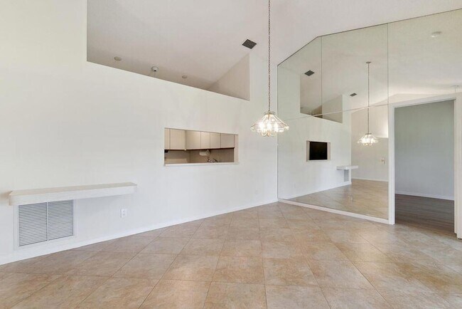 Building Photo - 5942 Parkwalk Cir W