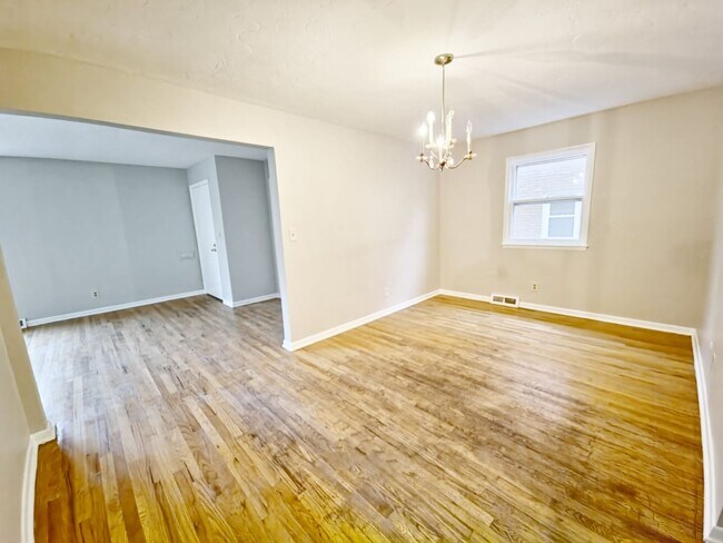 Building Photo - 3427 Westbury Rd