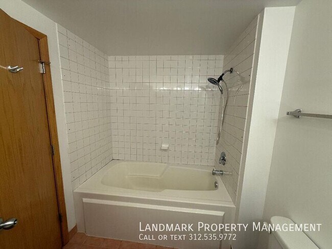 Building Photo - 1250 W Van Buren St