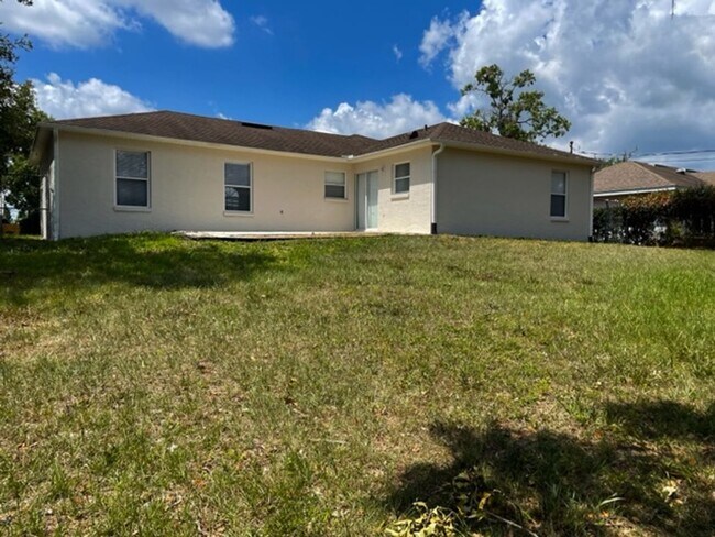 Building Photo - 2830 Ascot Ln