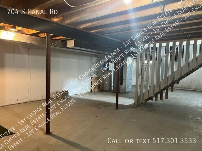Building Photo - 704 S Canal Rd