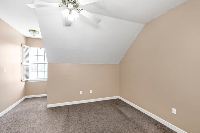 Building Photo - 3 Bedroom Townhome | Gated Community| Community Pool