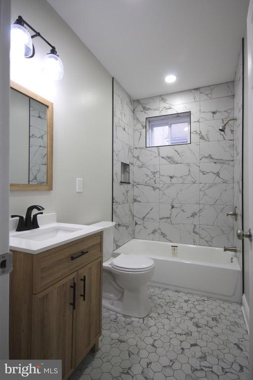 Building Photo - 5860 Osage Ave