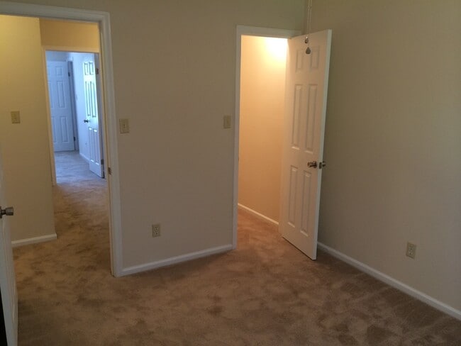 Building Photo - 365 Deputy Ln