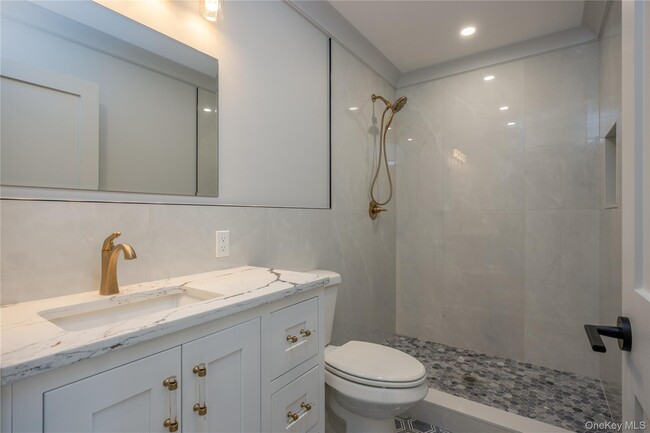 Building Photo - 7 Victoria Ln