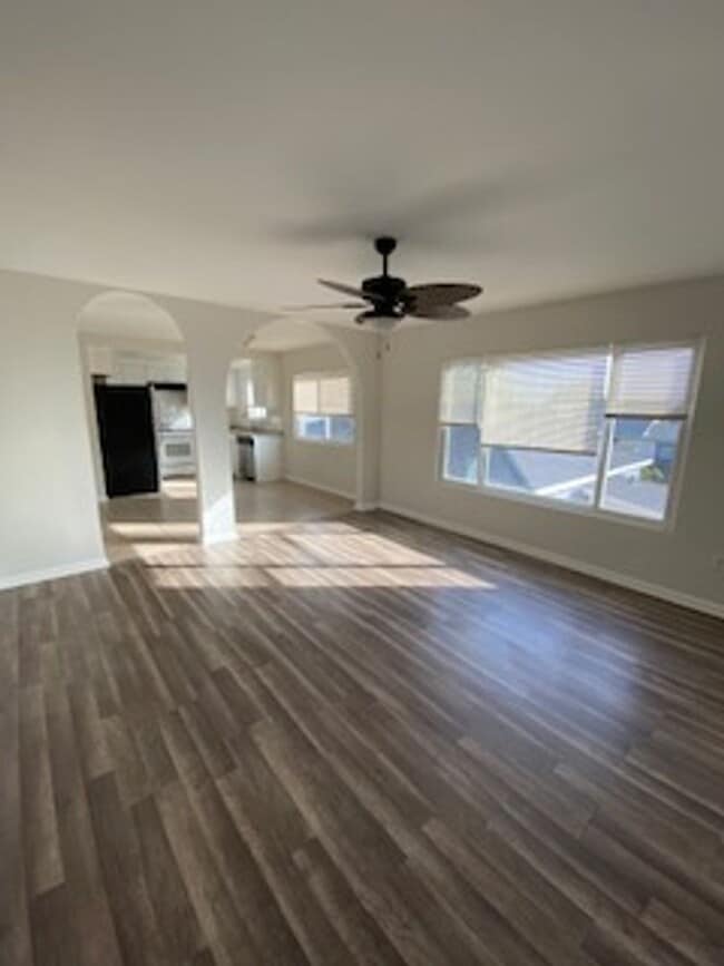 Building Photo - 951 W Summerland Ave
